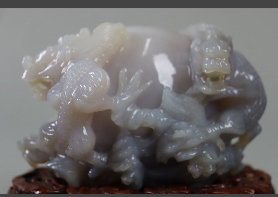 瑪瑙 彫刻 宝珠に三龍 唐木台付 置物 天然石 鑑賞石 細密細工 古美術品