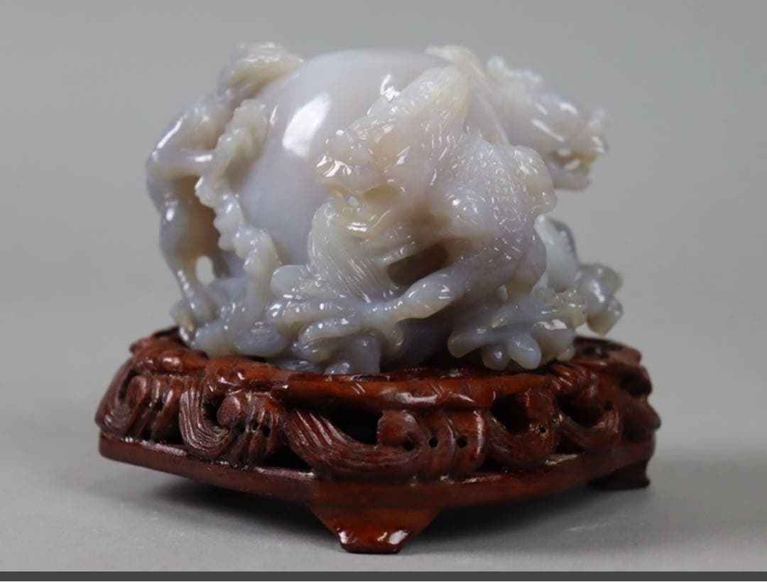 瑪瑙 彫刻 宝珠に三龍 唐木台付 置物 天然石 鑑賞石 細密細工 古美術品