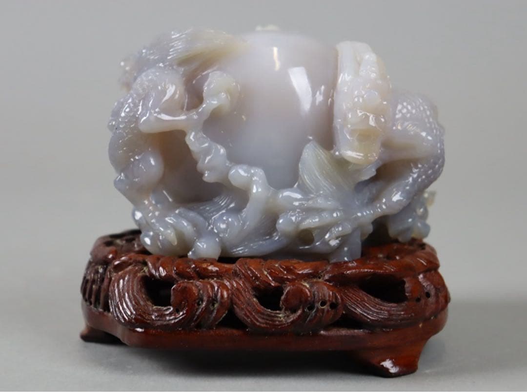 瑪瑙 彫刻 宝珠に三龍 唐木台付 置物 天然石 鑑賞石 細密細工 古美術品