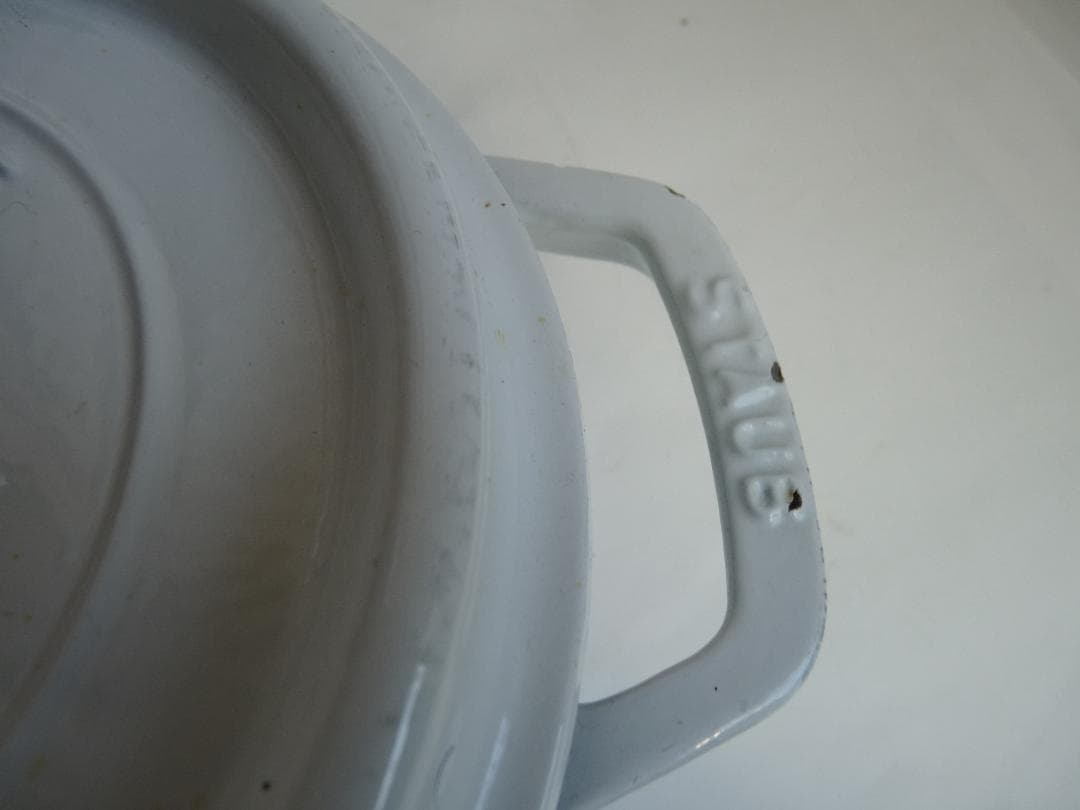 STAUB LA COCOTTE 両手鍋 ホワイト 22cm