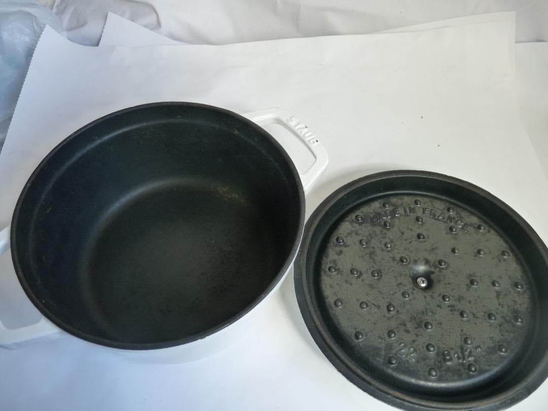 STAUB LA COCOTTE 両手鍋 ホワイト 22cm