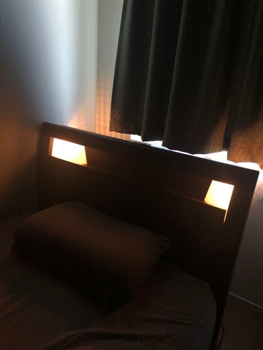 【送料込】多機能なベッドフレーム【コンセント・ライト照明・服や本の収納×4付き】