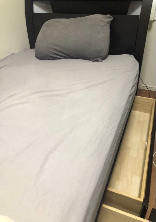 【送料込】多機能なベッドフレーム【コンセント・ライト照明・服や本の収納×4付き】