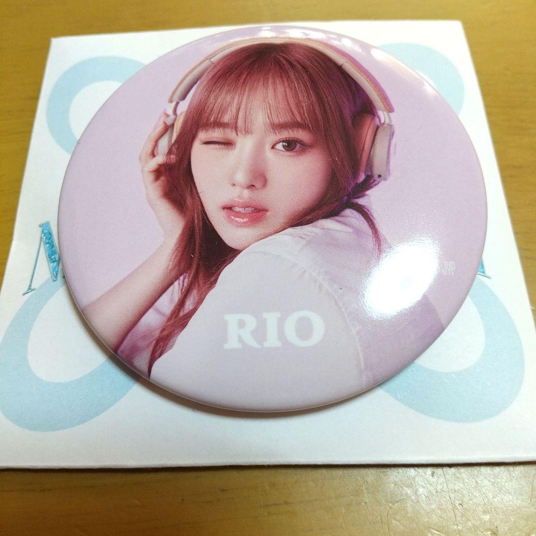 NiziU リオ ランダム缶バッチ ① 〖NEW EvoNUtion〗 - メルカリ