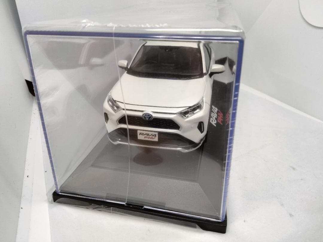 RAV4 PHV ホワイト 1/30 カラーサンプル ミニカー 非売品　トヨタ