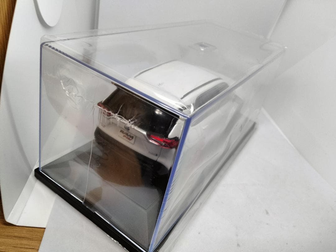 RAV4 PHV ホワイト 1/30 カラーサンプル ミニカー 非売品　トヨタ