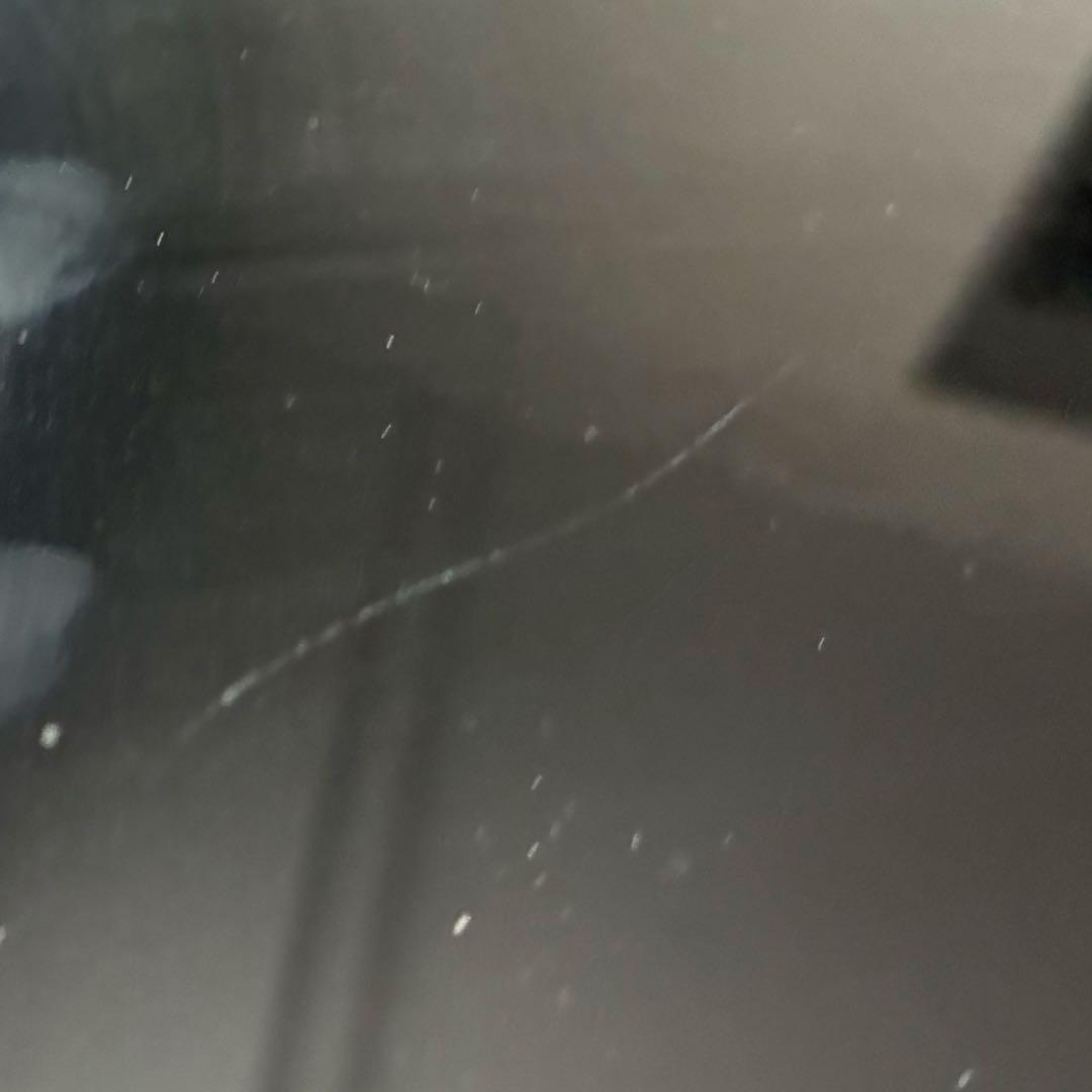 ガラスと金属の立方体テーブル