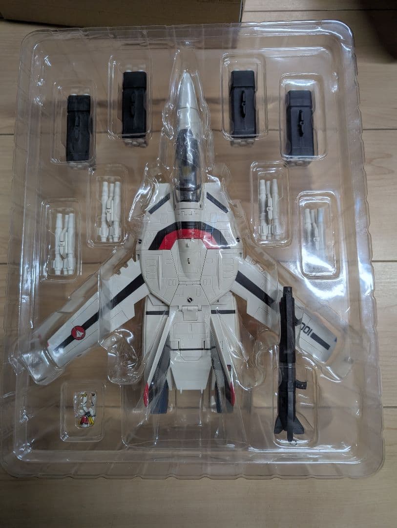 やまと　1/48 VF 1S 一条輝　未使用　完全変形 マクロス　箱傷み