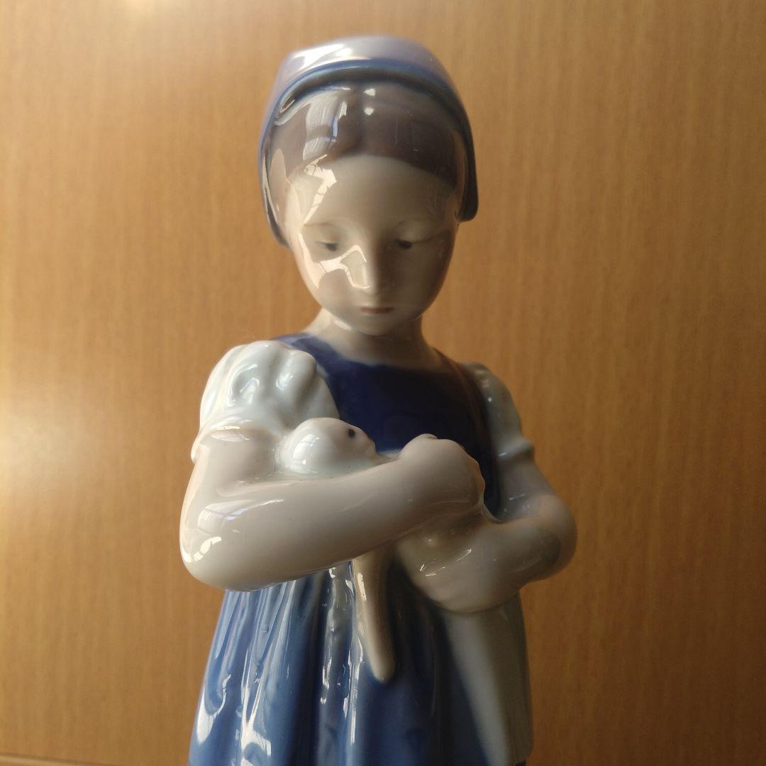 ロイヤルコペンハーゲン　フィギュリン　少女と子の陶器　置物