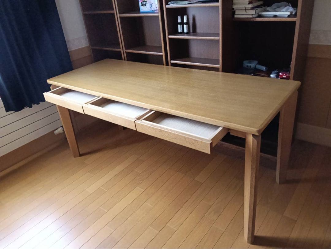 【旭川家具】 木製デスク 引き出し3つ付き 頑丈で精巧！！【美品】【値下げ中】