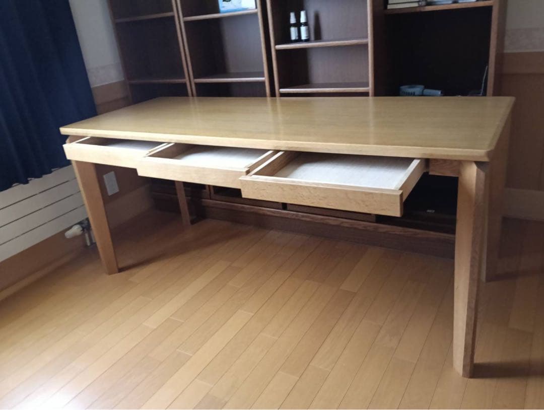 【旭川家具】 木製デスク 引き出し3つ付き 頑丈で精巧！！【美品】【値下げ中】