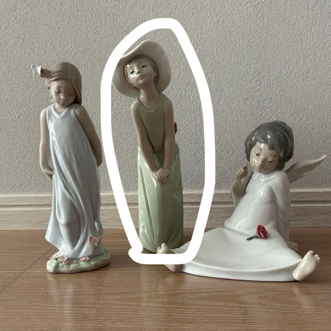 リヤドロ　「麦わら帽子をかぶった好奇心旺盛な女の子」