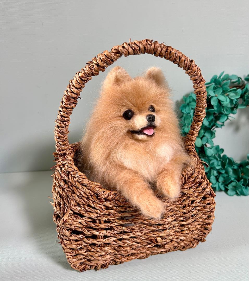 羊毛フェルト　にこにこポメラニアンのバスケット