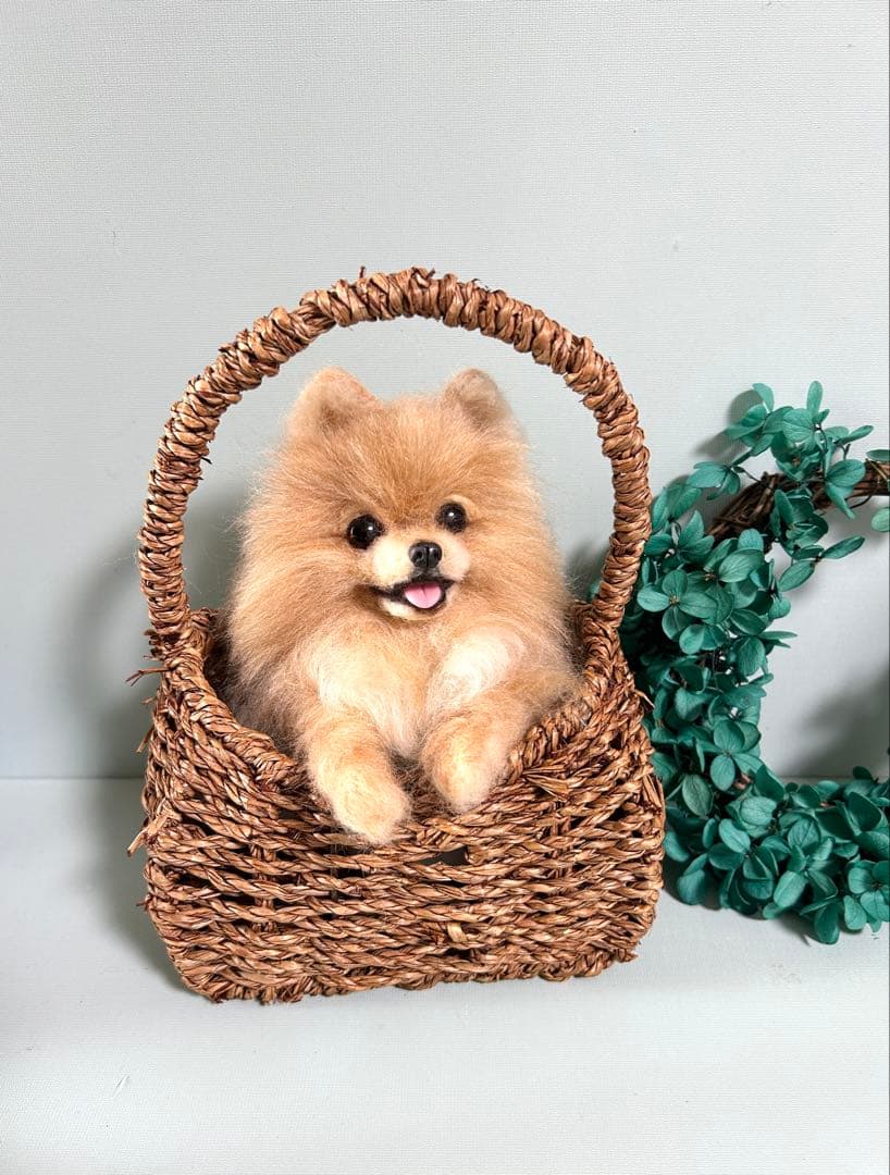 羊毛フェルト　にこにこポメラニアンのバスケット