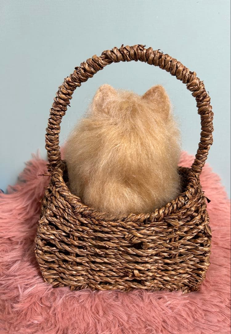 羊毛フェルト　にこにこポメラニアンのバスケット