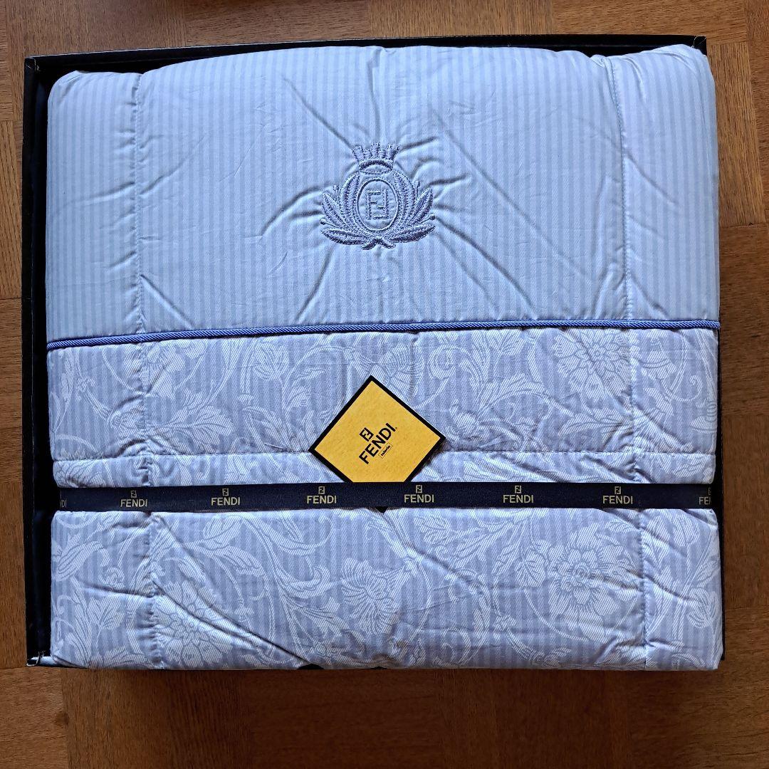 ​【新品未使用】✨FENDI フェンディ 羽毛肌布団 シングル150×200cm