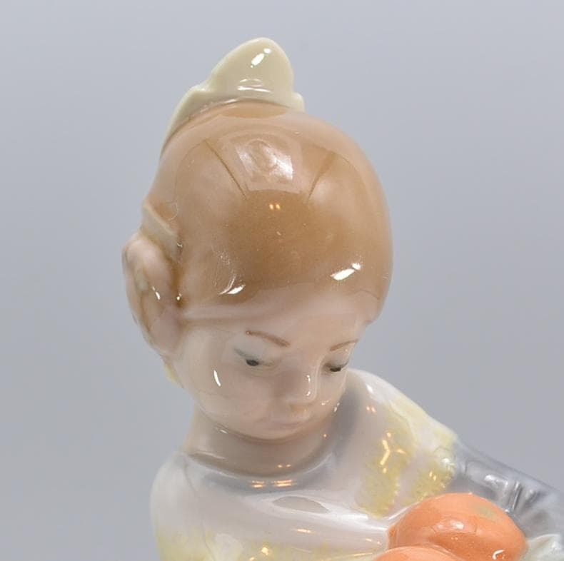 バレンシアの少女　＃4841　★リヤドロ　スペイン　光沢仕上げ　ヴィンテージ