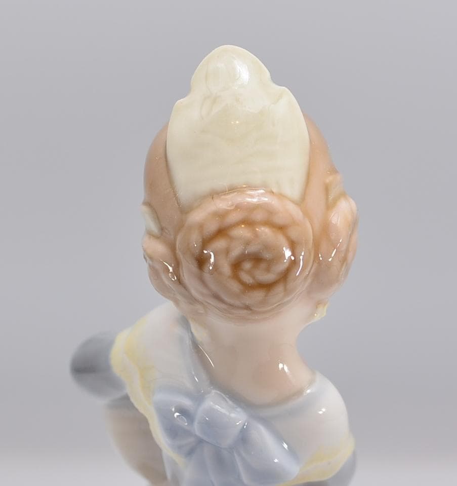 バレンシアの少女　＃4841　★リヤドロ　スペイン　光沢仕上げ　ヴィンテージ