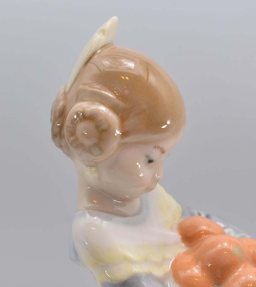 バレンシアの少女　＃4841　★リヤドロ　スペイン　光沢仕上げ　ヴィンテージ