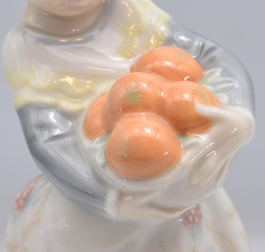 バレンシアの少女　＃4841　★リヤドロ　スペイン　光沢仕上げ　ヴィンテージ