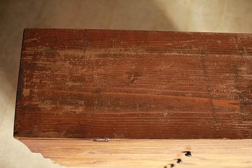 古く味のあるパタパタ扉の木製収納棚　収納棚　食器棚　カップボード　古家具　古道具