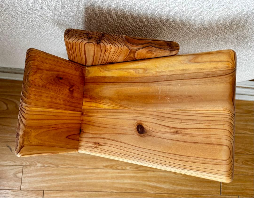 国産杉の無垢材でつくるツリー型本棚