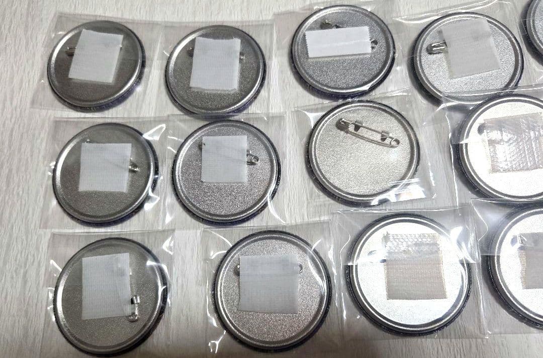 ツイステ ルーク 缶バッジ ハロウィン グロマス グリッター缶バッジ 痛