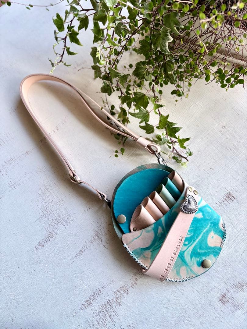 ターコイズマーブルの丸型シザーケース