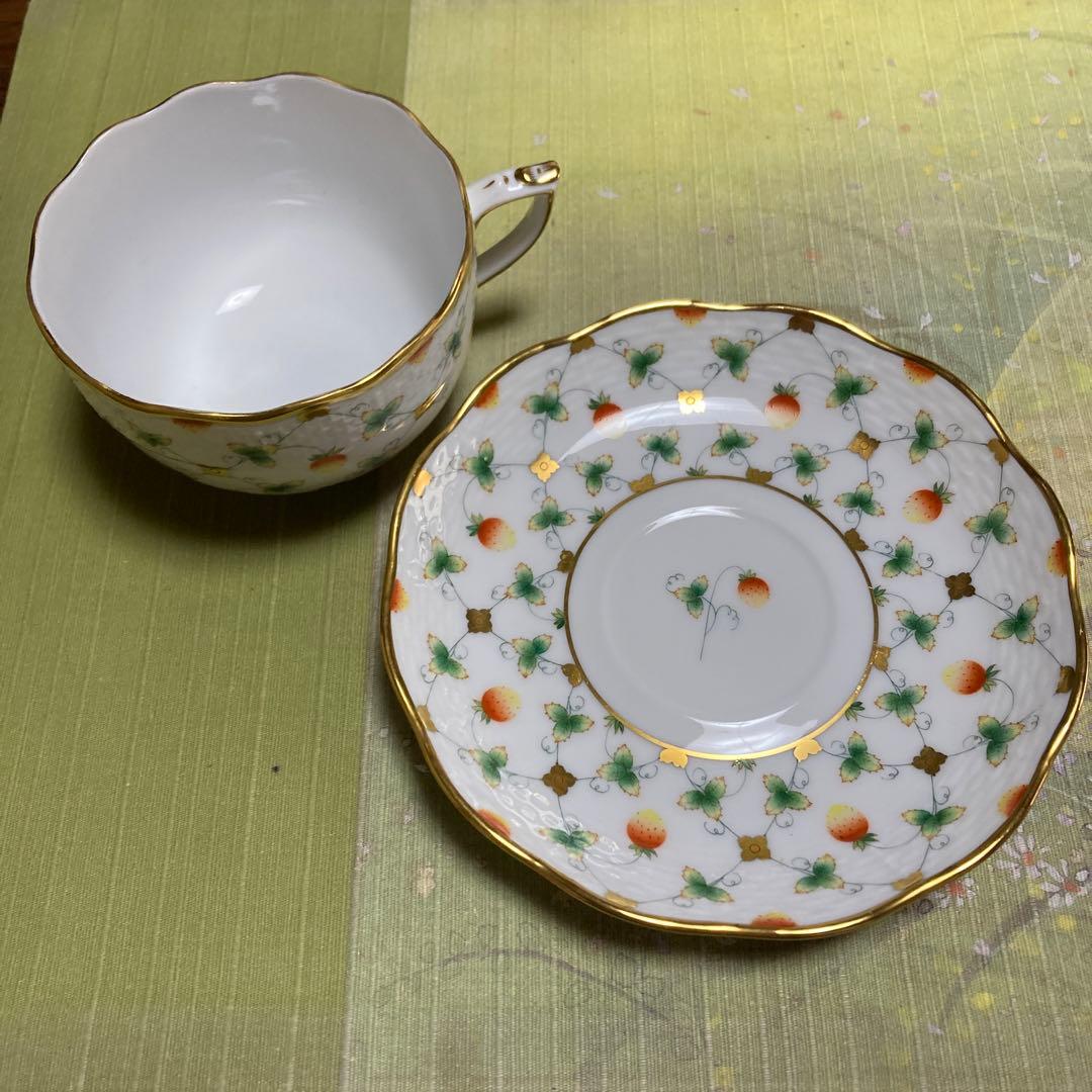 ヘレンド ストロベリーコンポジション カップ＆ソーサー - メルカリ