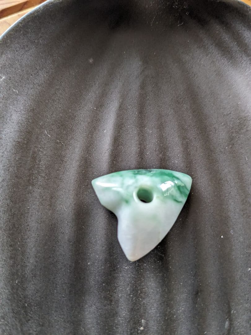 糸魚川翡翠♦️肉厚な矢じり②  キャンディドロップ調　銘　“弾正”