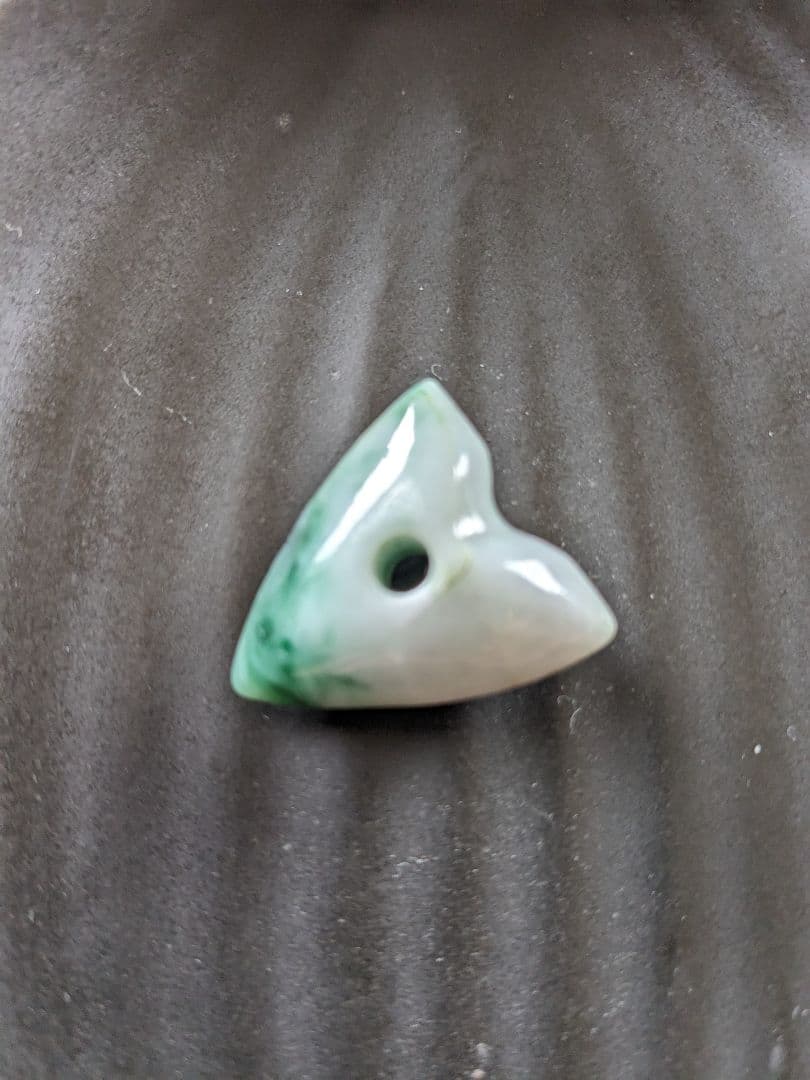糸魚川翡翠♦️肉厚な矢じり②  キャンディドロップ調　銘　“弾正”