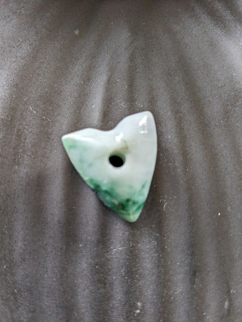 糸魚川翡翠♦️肉厚な矢じり②  キャンディドロップ調　銘　“弾正”
