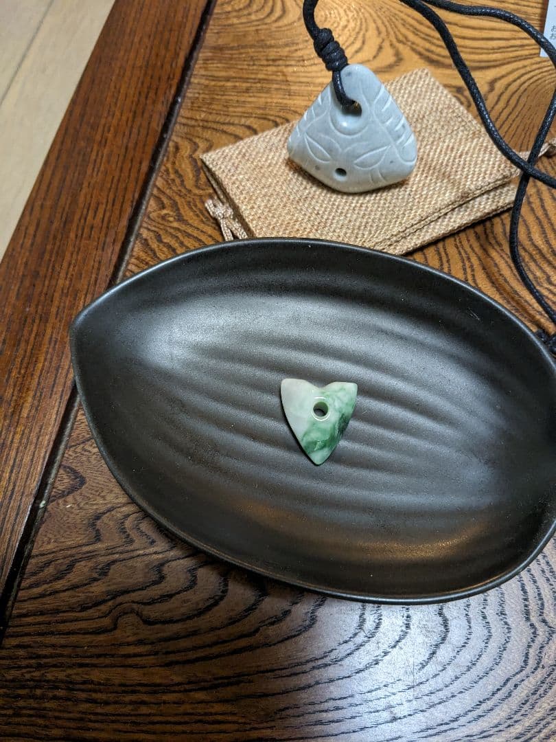 糸魚川翡翠♦️肉厚な矢じり②  キャンディドロップ調　銘　“弾正”