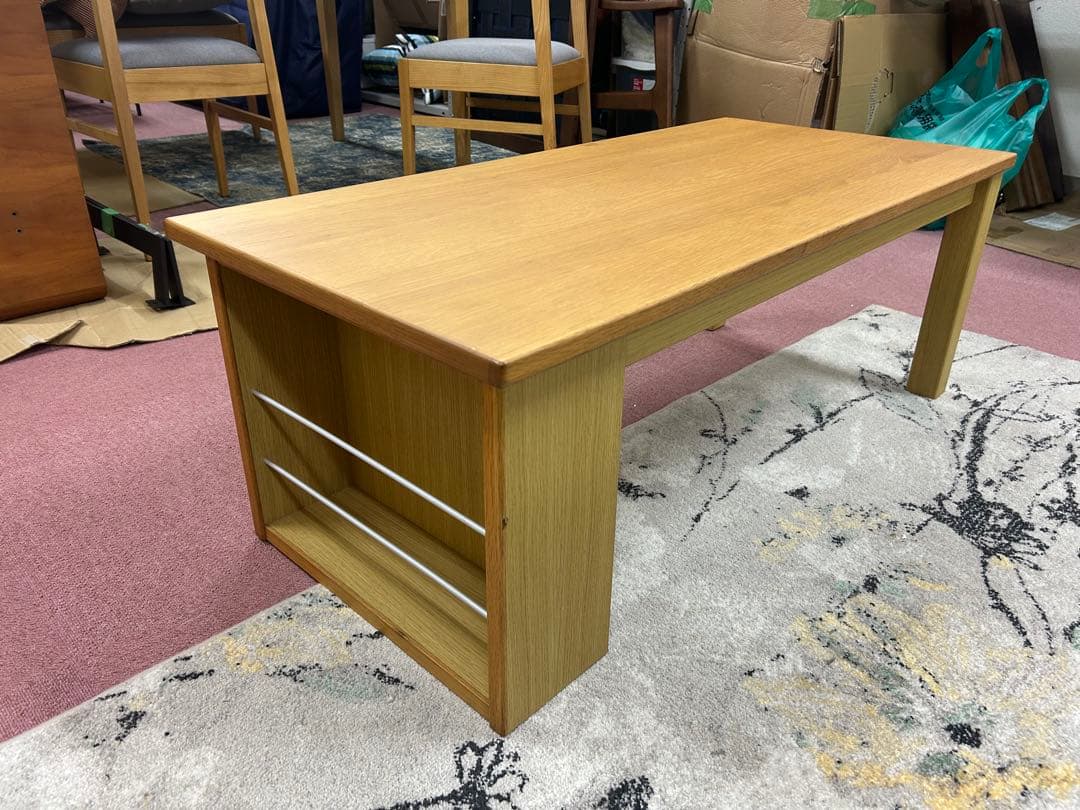 便利なマガジンラック付センターテーブル