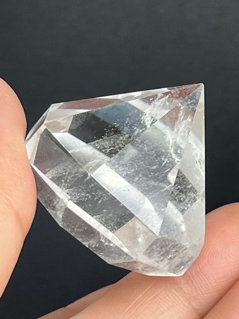 天然石　水晶　ダイヤモンドカット　ミニ　透明感あり　台座付き⭐️2051