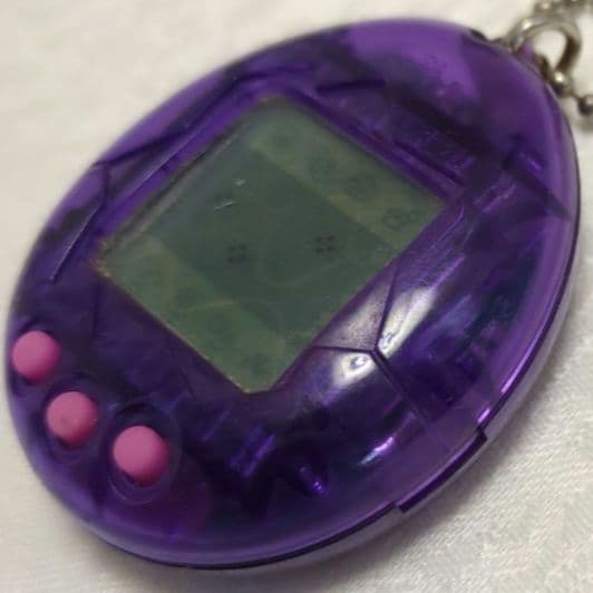 BANDAI 海で発見!!たまごっち(紫) - メルカリ