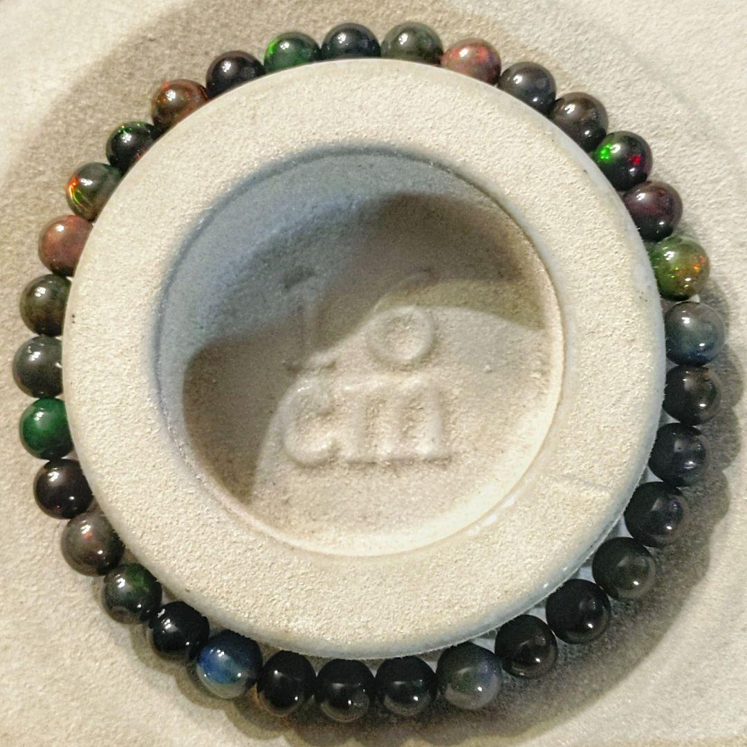 ★リッチブラックプレシャスオパール 5.8ミリ珠ブレスレットA(SA+)