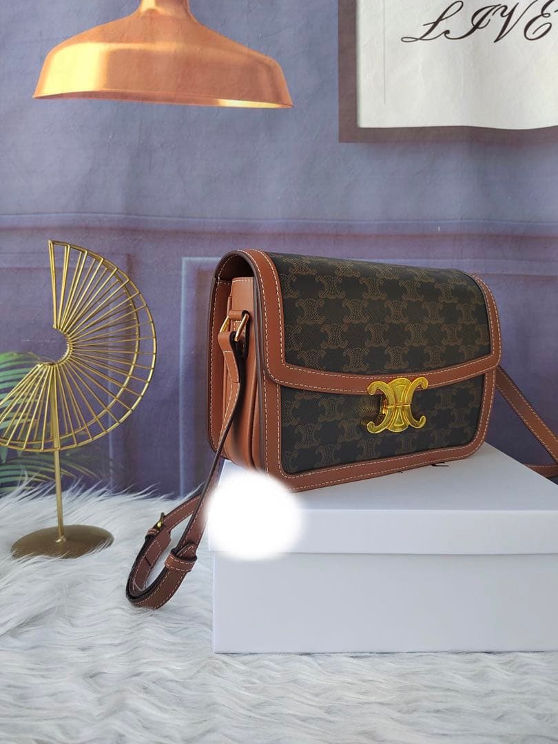 ロゴ入りショルダーバッグ ブラウン