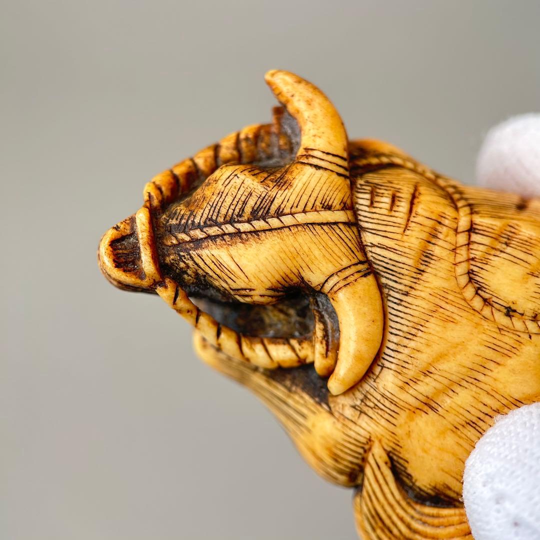 牛の彫刻 小型 彫刻極上根付天然素材アンティーク骨董飾り物古美術置物細密細工