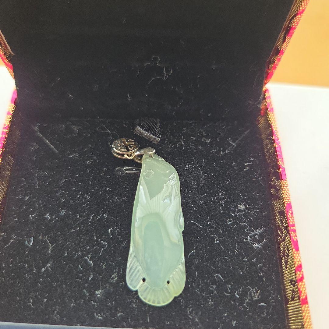 特品 淡色翡翠 花件鯉形 ペンダントヘッド