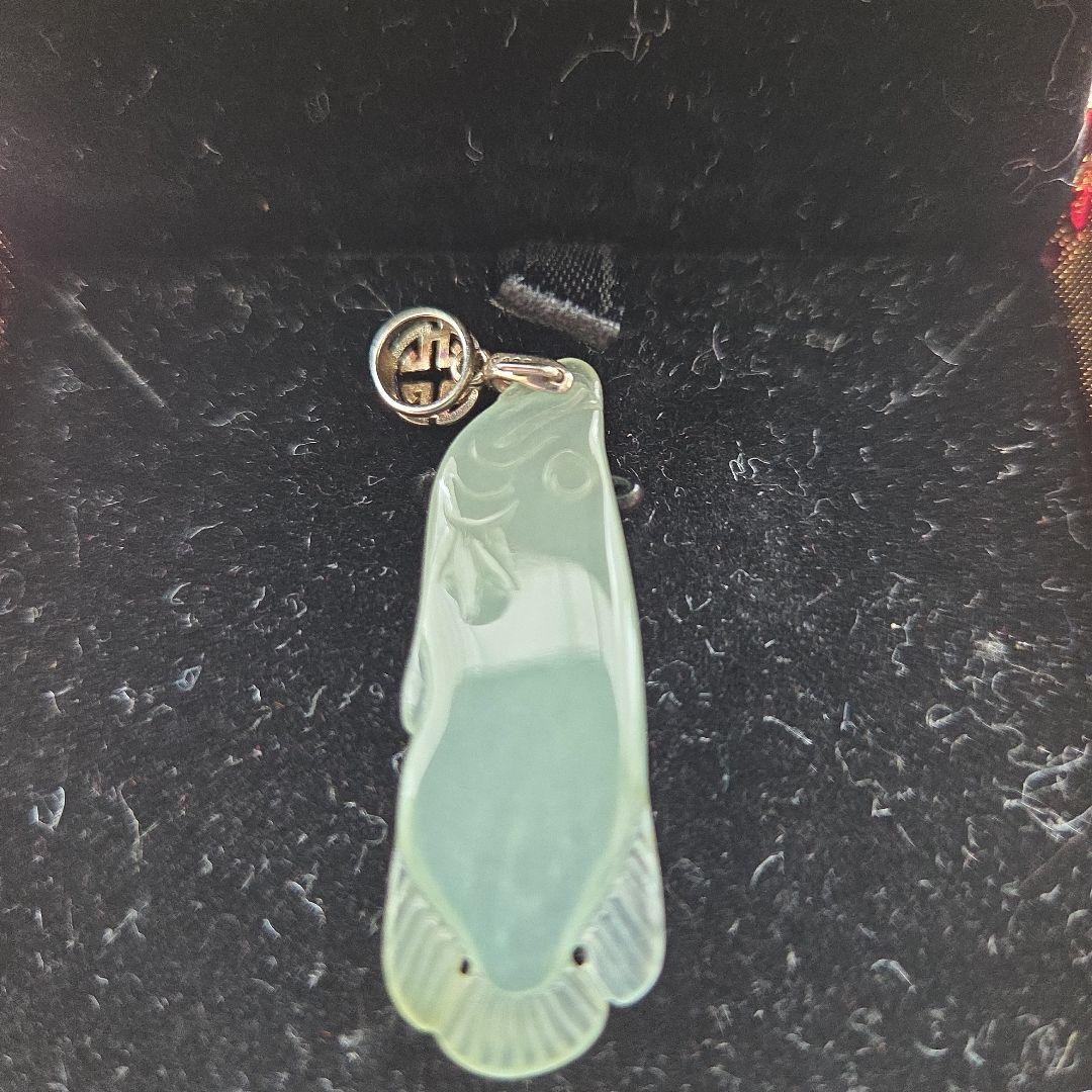 特品 淡色翡翠 花件鯉形 ペンダントヘッド