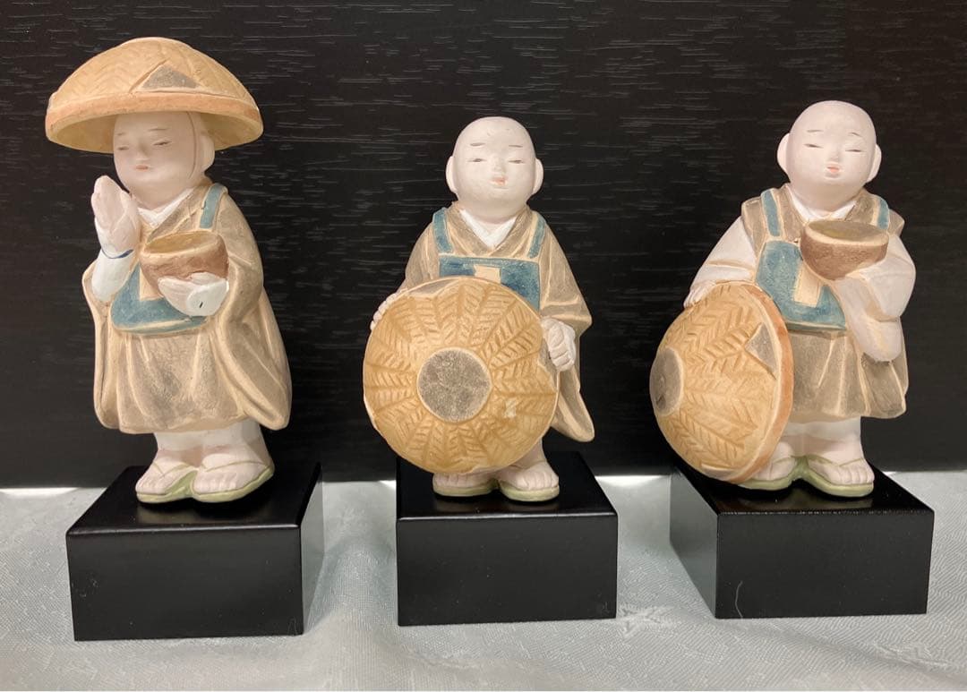 博多人形　托鉢僧13体　屏風付き