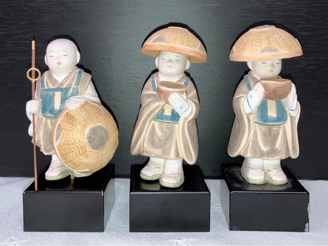 博多人形　托鉢僧13体　屏風付き