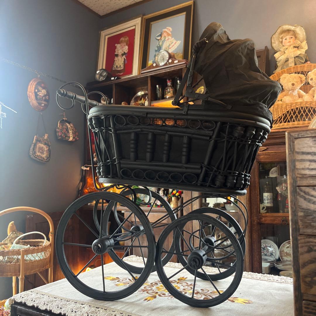レトロなベビーカー