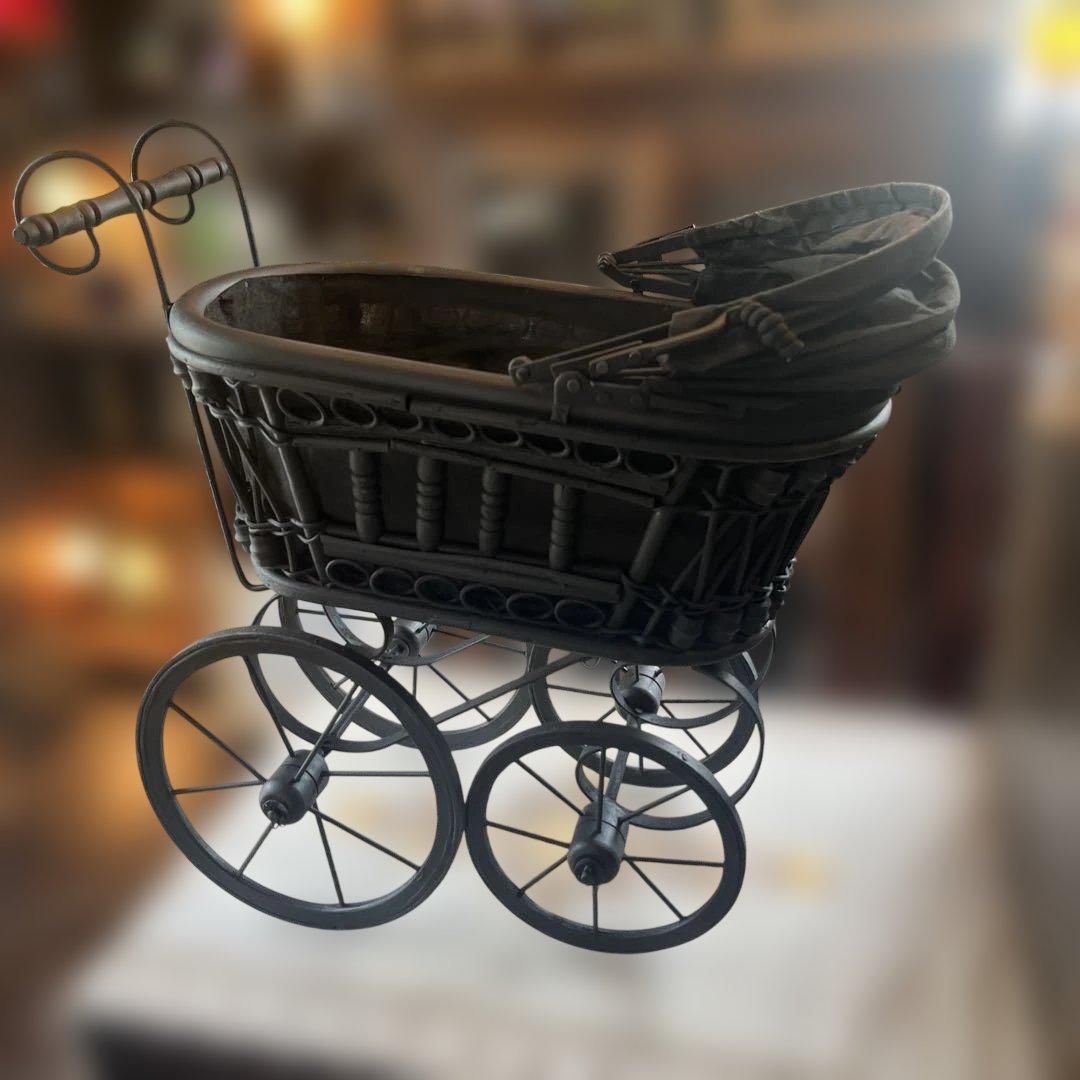 レトロなベビーカー