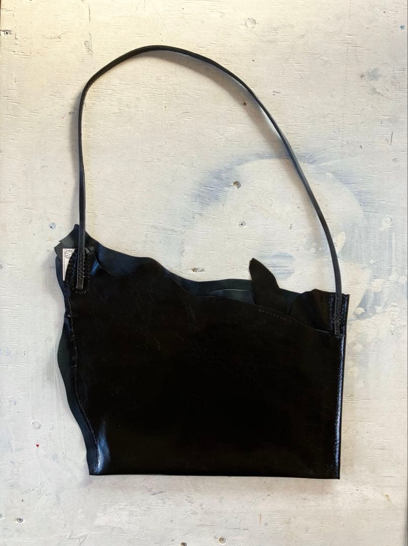 1枚の革から…折りたたむ…結ぶleatherボディバッグ DAYSART 本革 ボディバッグ 膨らむレザーバッグ lb313