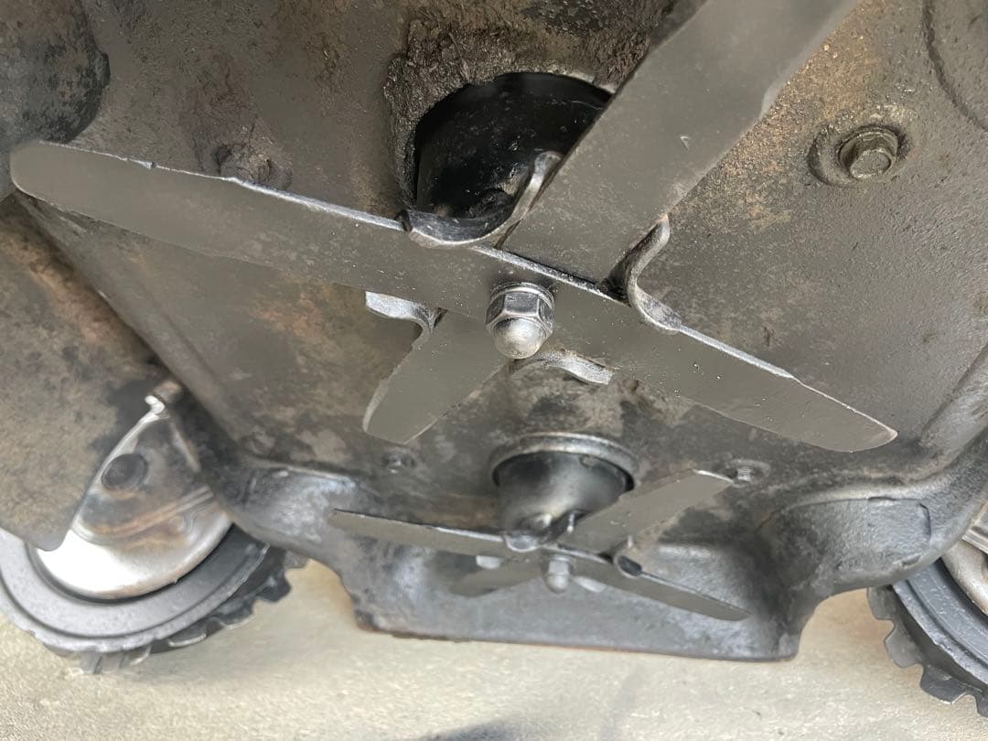 草刈り機　オーレックスパイダーモア　SP８５１A　４WD