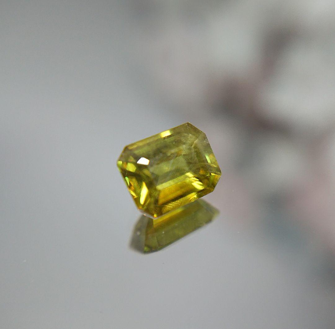 989   0.7ct   カラーチェンジ スフェーン