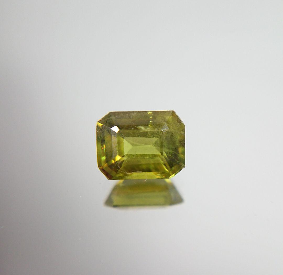 989   0.7ct   カラーチェンジ スフェーン