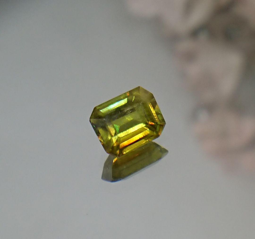 989   0.7ct   カラーチェンジ スフェーン